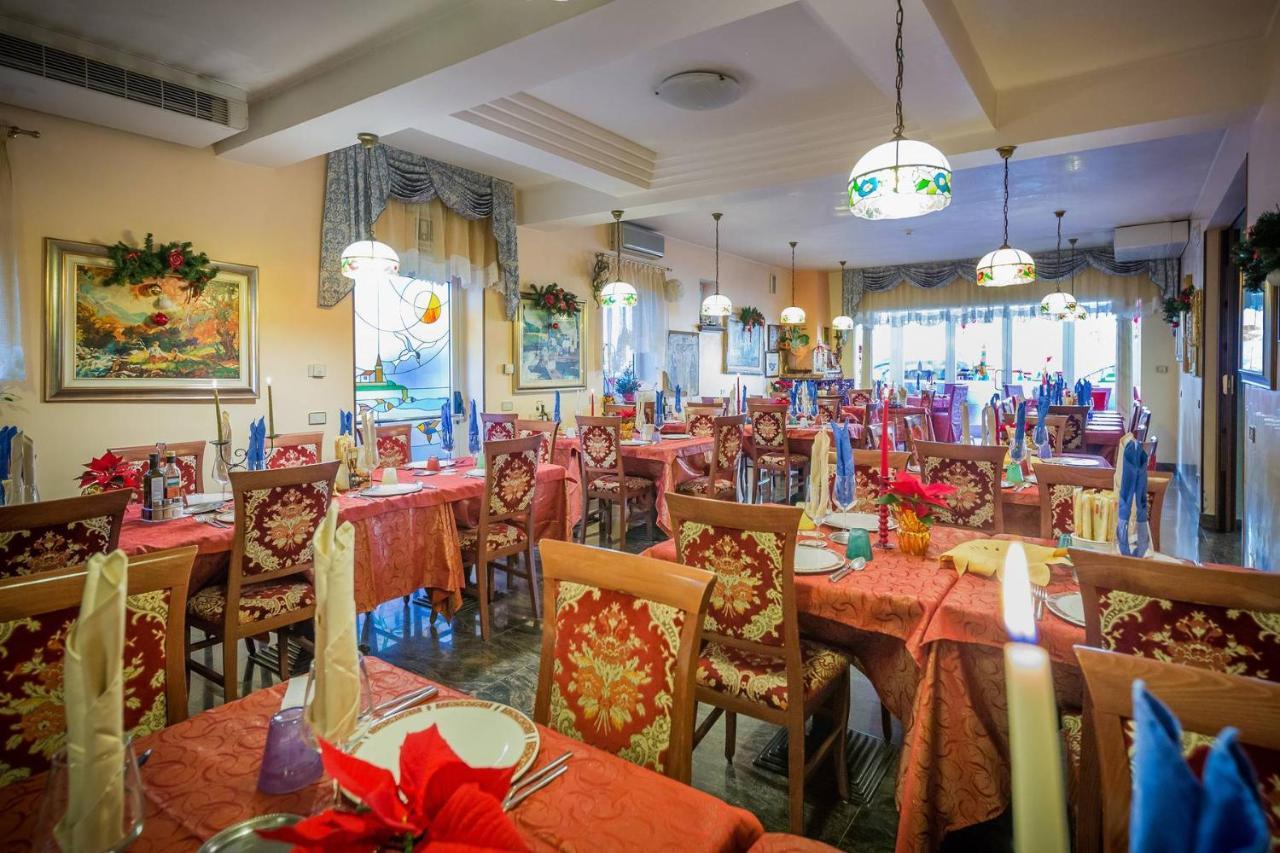 Albergo Ristorante Fabrizio Caorle Exteriör bild