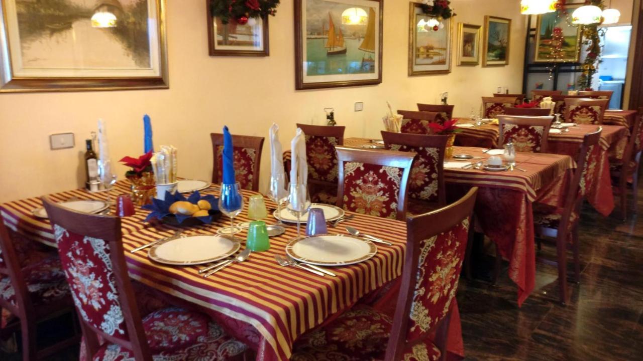 Albergo Ristorante Fabrizio Caorle Exteriör bild