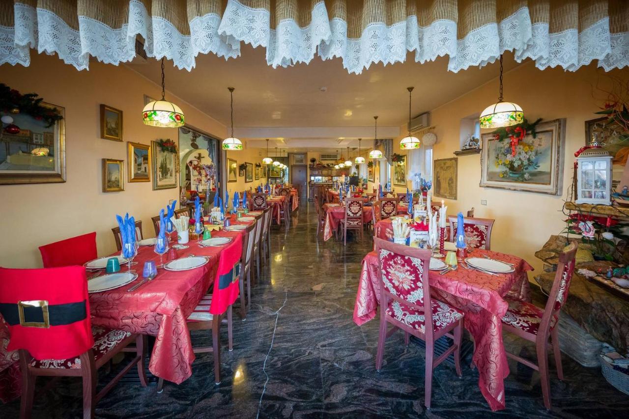 Albergo Ristorante Fabrizio Caorle Exteriör bild